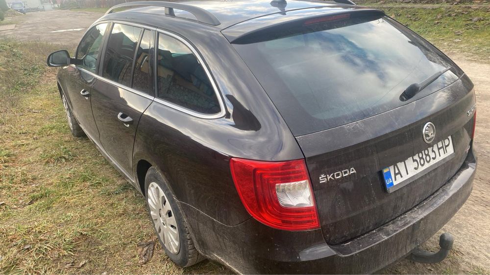 Авто повний привід,сама повна комплектація ,крім шкіри,сервісна книга!