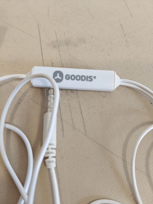 Auriculares com Fio GOODIS – controlo de som + acessórios