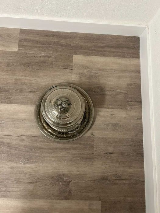 Centro de Mesa Antigo em Metal – Peça Decorativa Clássica