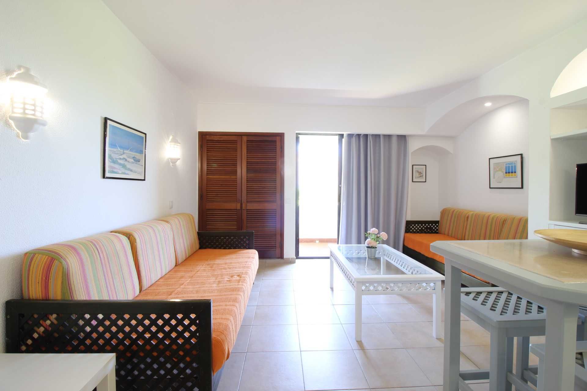 T1 em Albufeira com piscina e jardim