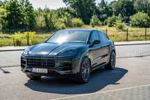 Porsche Cayenne Rok modelowy 2024, niski przebieg, jeden właściciel, serwisowany w ASO