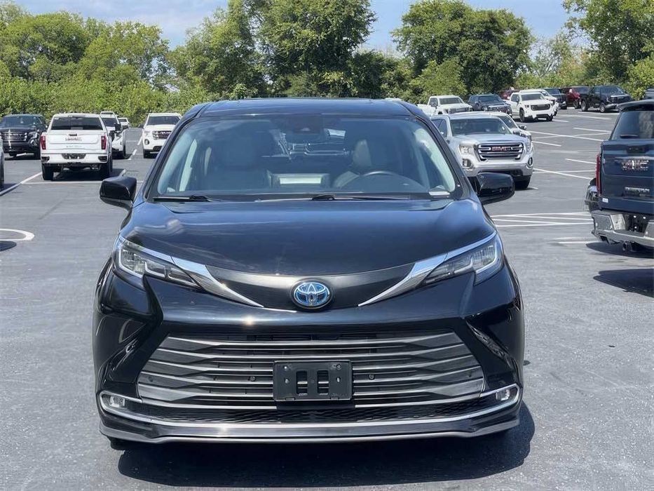 Toyota Sienna XLE 7-Passenger      2021