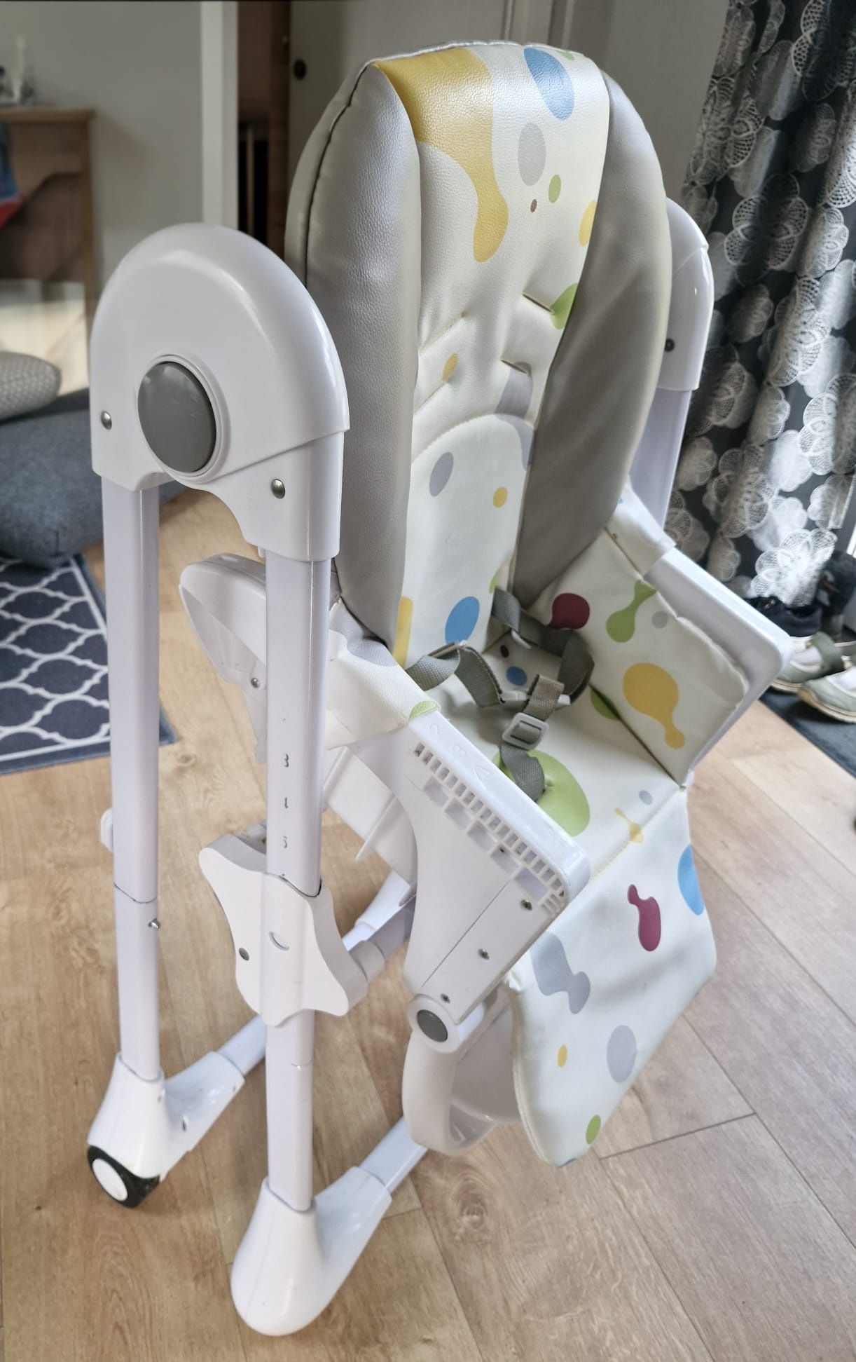 Krzesłko do karmienia Kinderkraft Yummi