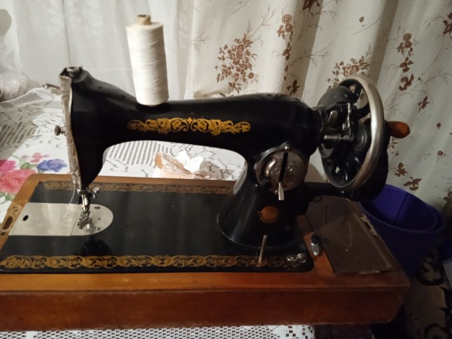 Машинка швейная ручная