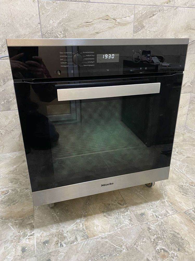 Духова шафа miele H6260B