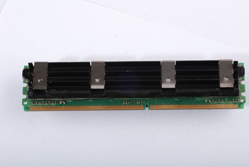 2x1gb i 1x2gb ram MAC Pro 2.1