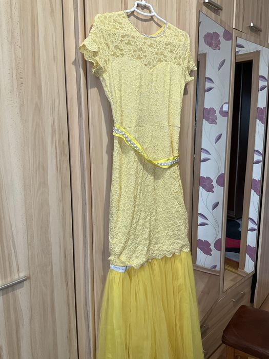 Платье нарядное. Очень нежное, круживное!