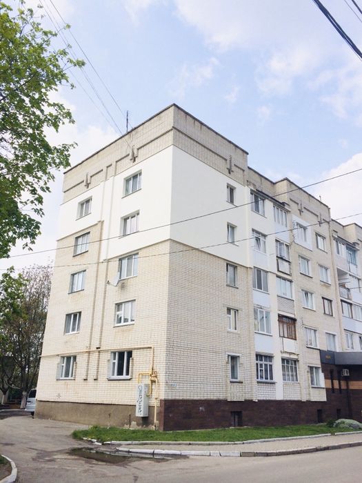 Висотні роботи. Альпіністи. Верхолази. Утеплення фасадів квартир.