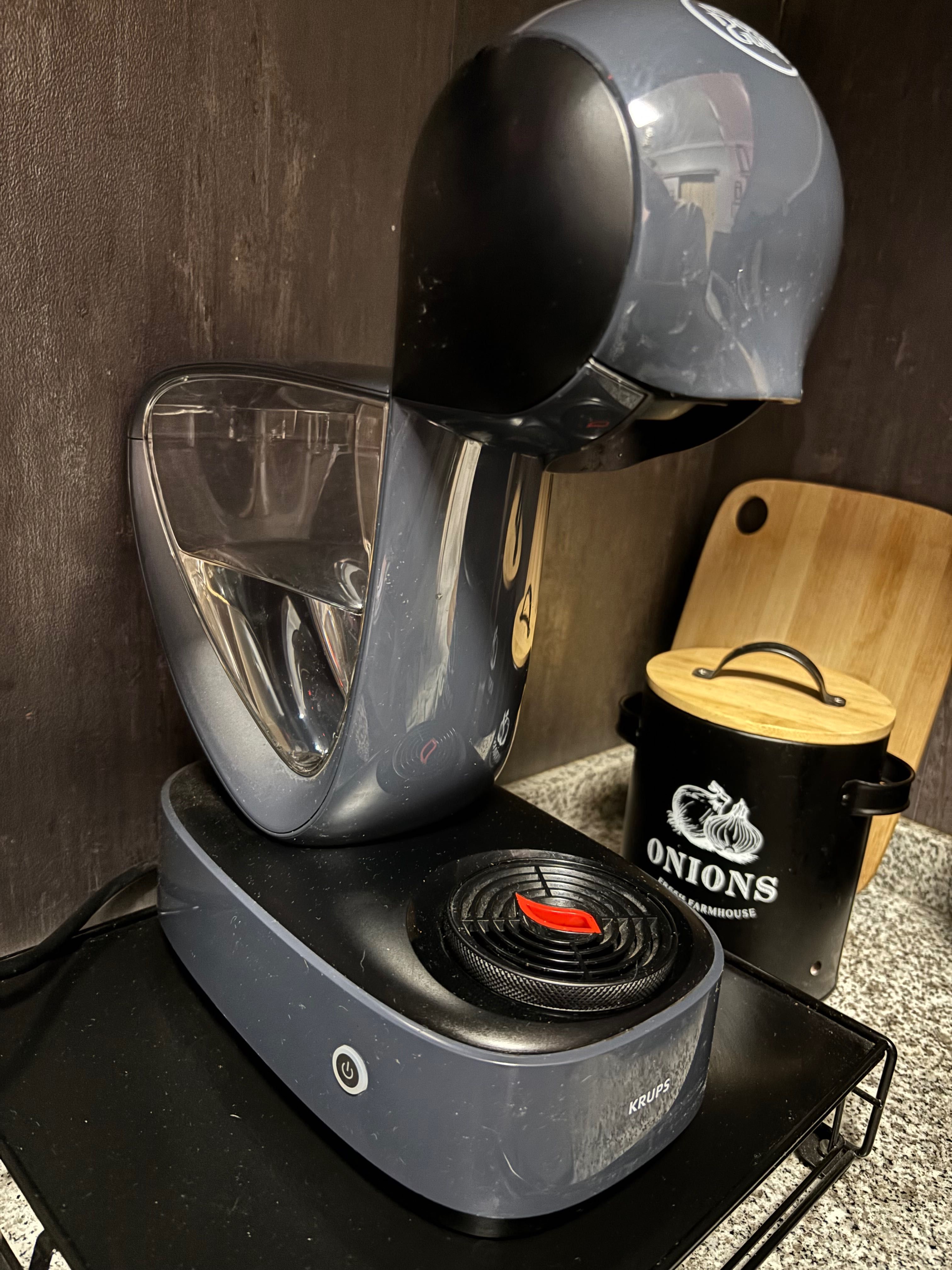 Máquina de café Dolce Gusto com oferta de porta-capsulas