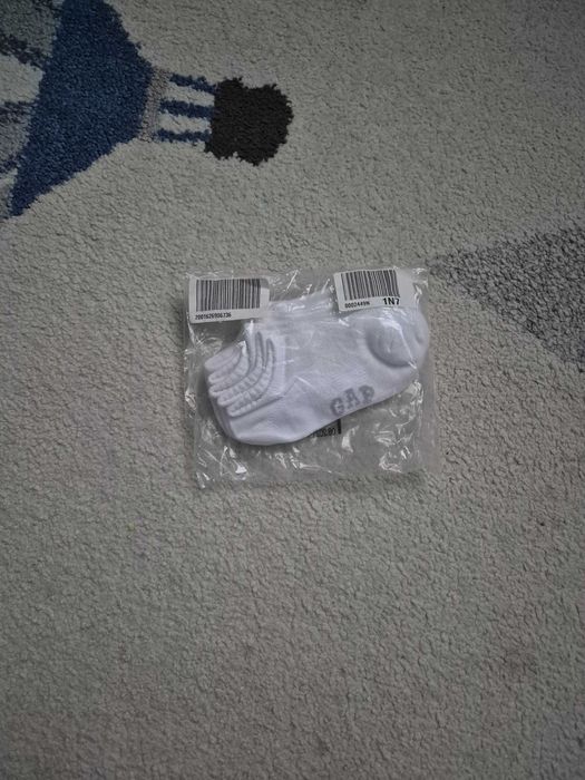 Sakrepty GAP dziecięce rozmiar 28-30 3 pary