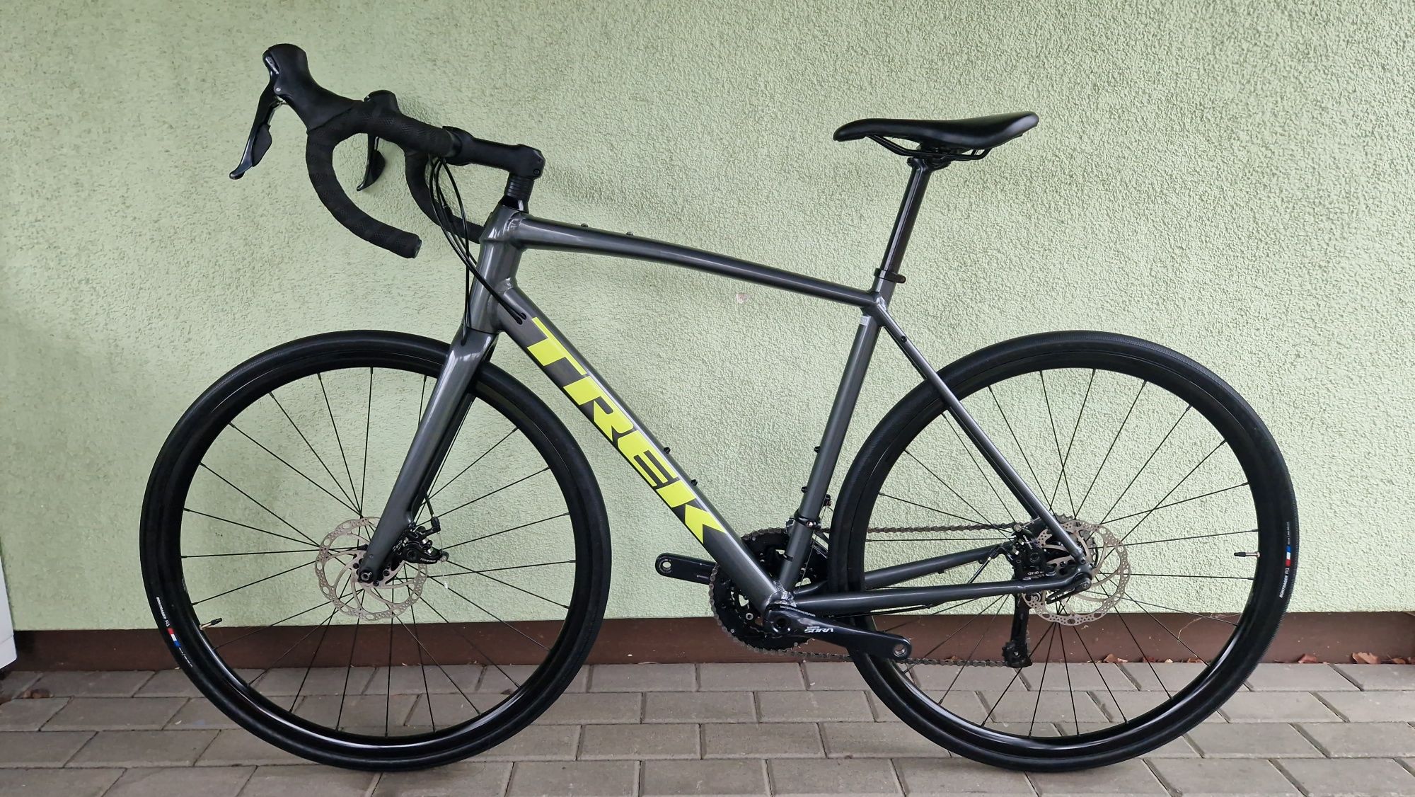 TREK domane AL3 alu CARBON sztywne osie r56 gravel endurance