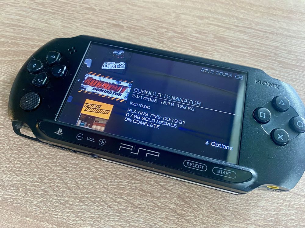 PsP E1004 stan BDB przerobiona ! Karta 32GB