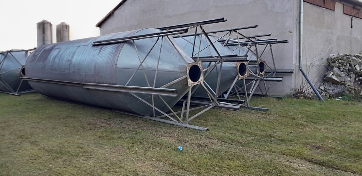 Sprzedam silos paszowy zbozowy kolo 30t