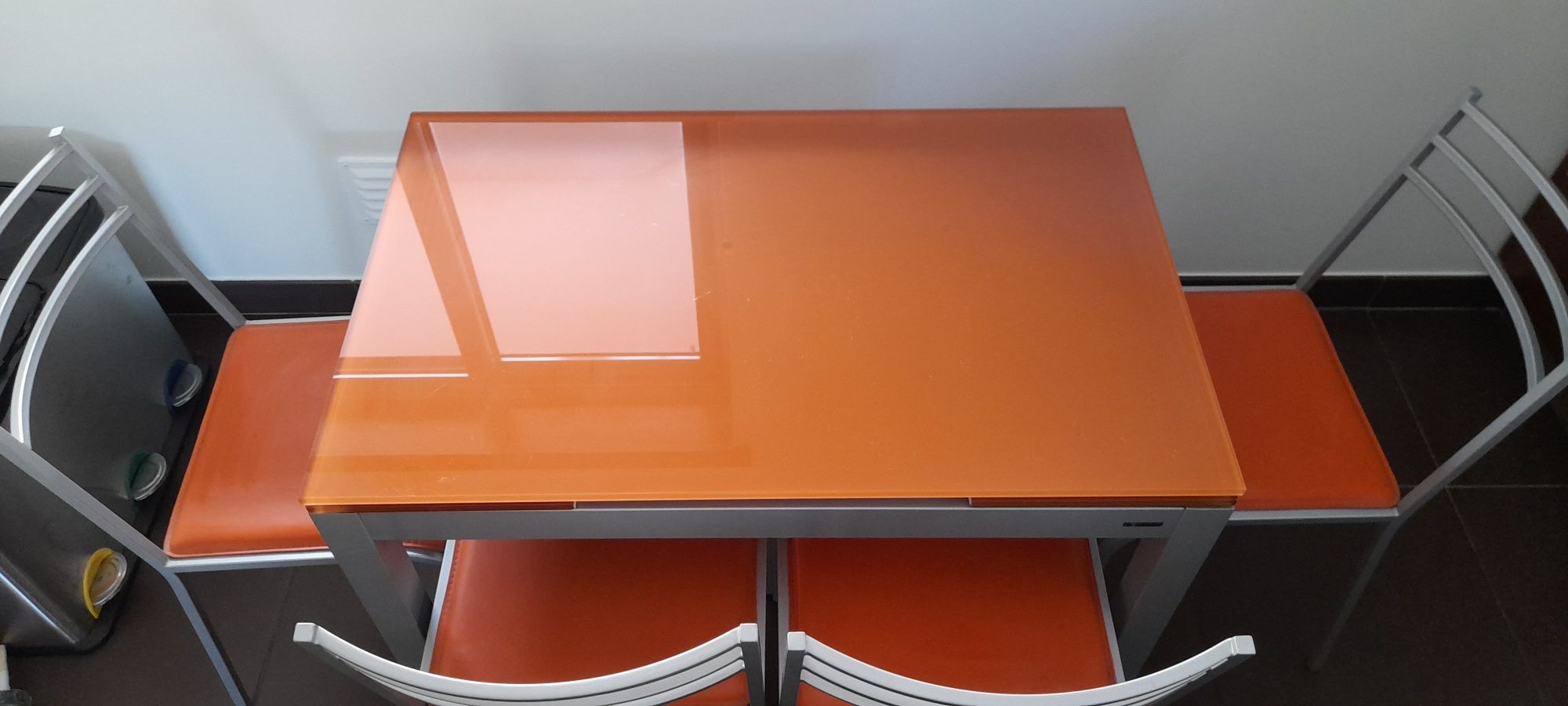 Mesa de vidro extensivel com 4 cadeiras