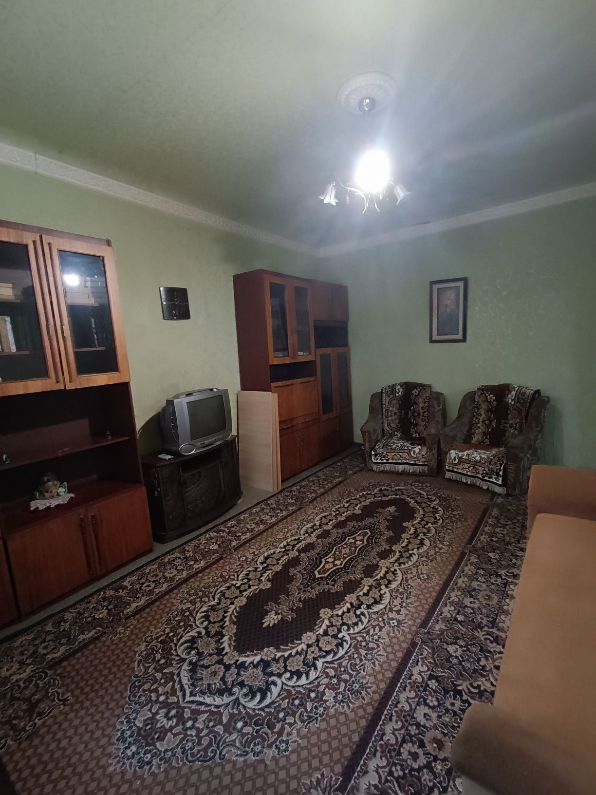 Продам 2-кімнатну квартиру в центрі Кам'янського