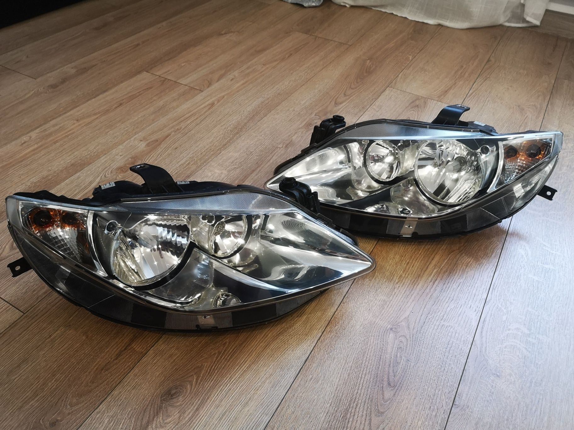 Reflektor lampa przód prawa lewa seat IBIZA 4  IV 6J  europa VALEO