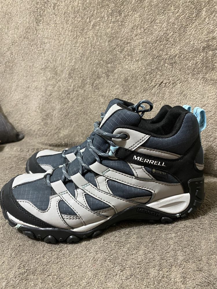 Жіночі туристичні черевики Merrell