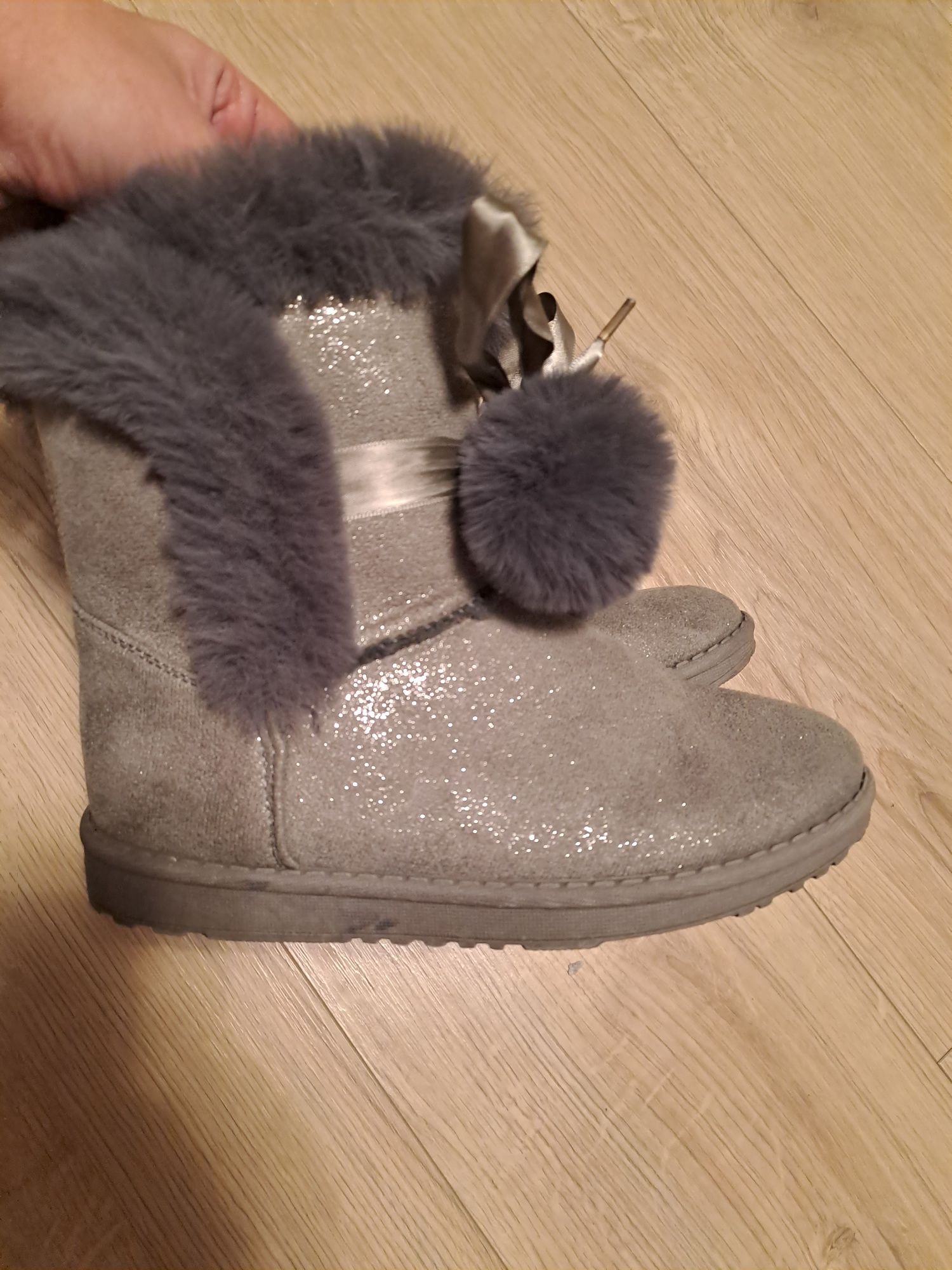 Nowe buty zimowe typu emu r. 34