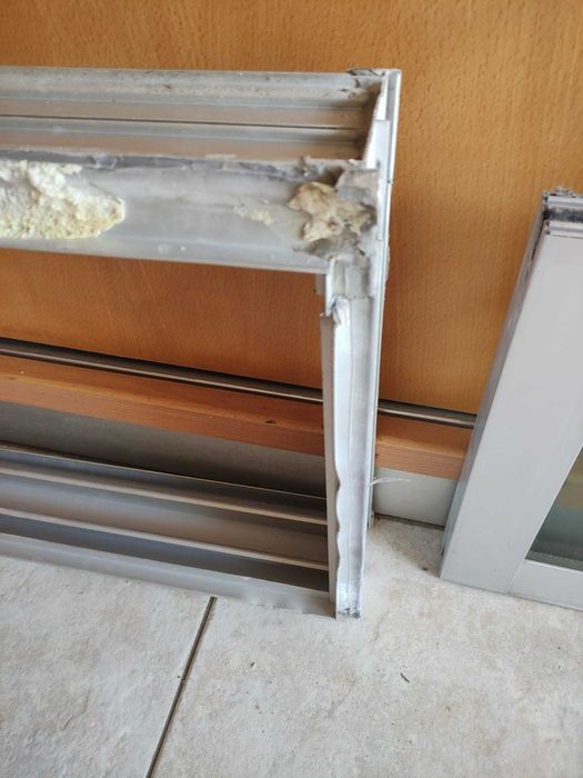 Janela com caixilharia de alumínio