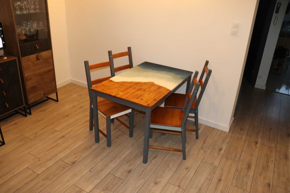 Stół z 4 krzesłami, zestaw jadalniany