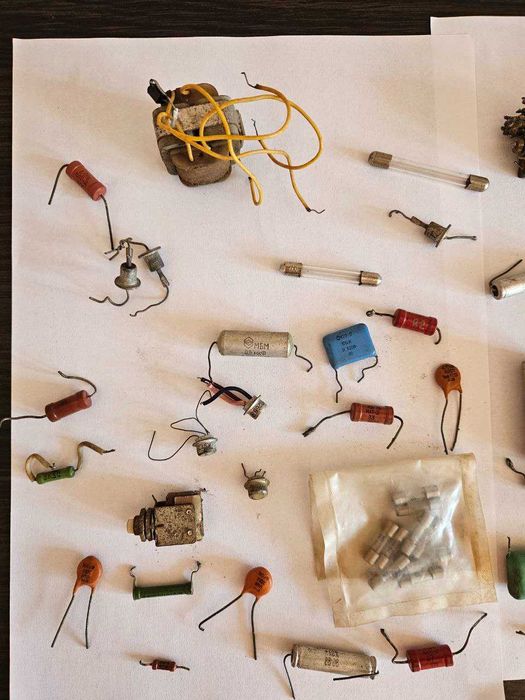 Радиодетали (диоды, транзисторы, лампы, резисторы, конденсаторы)