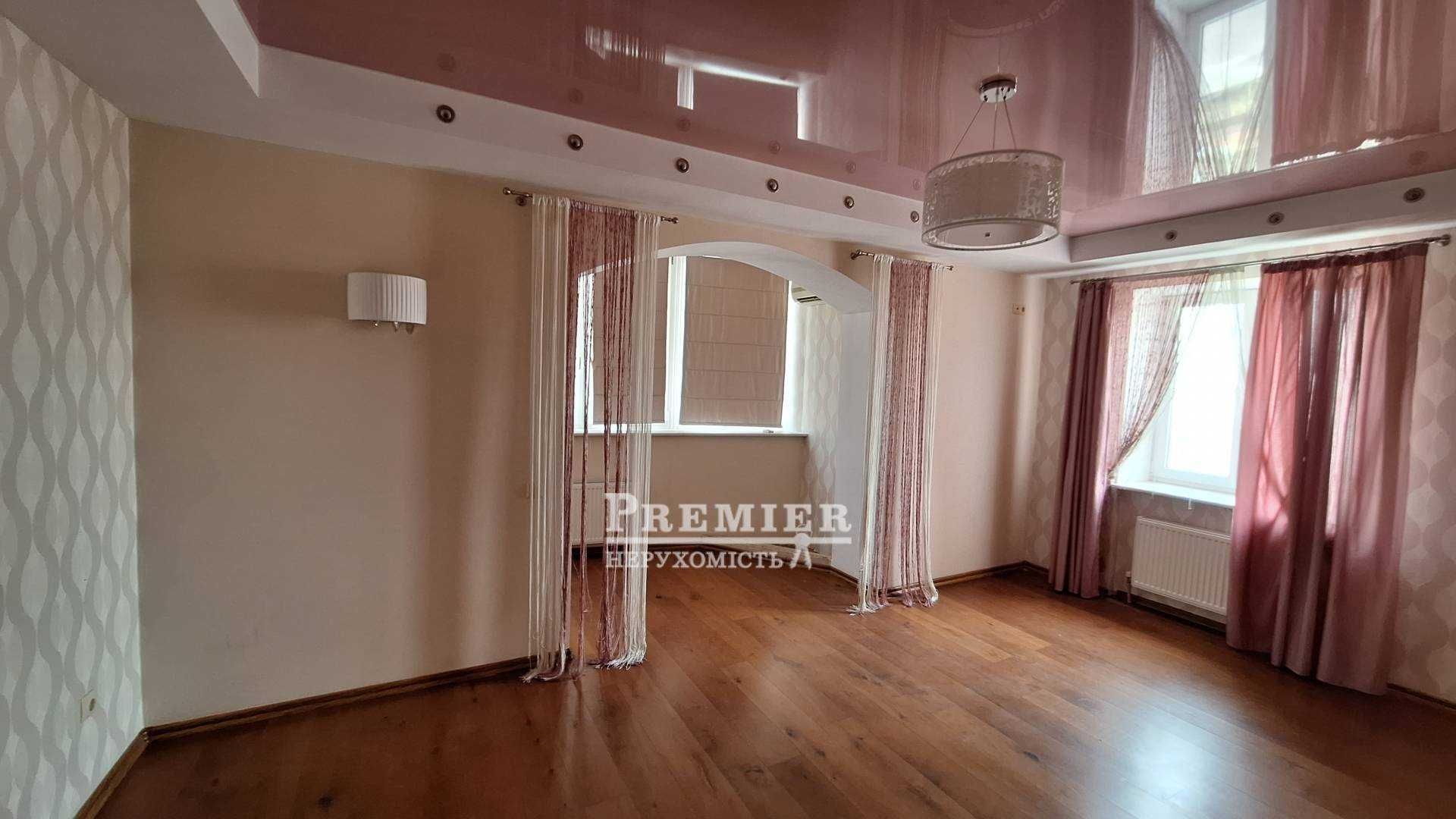 Продам 3-кімнатну квартиру 107 м.кв. з гарним ремонтом.