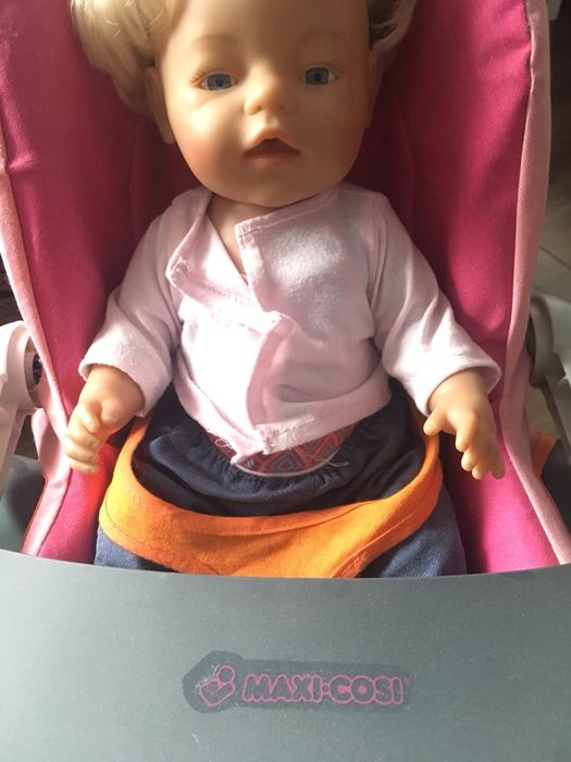Płacząca i siusiająca lalka baby born