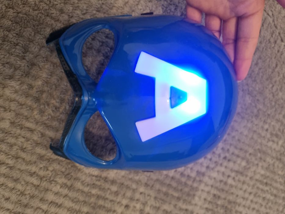 Kapitan America, świecąca maska i tarcza, r.104