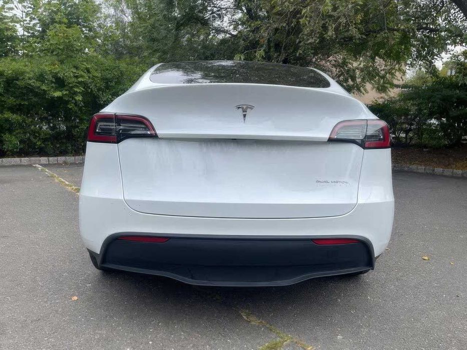 Tesla Model Y Long Range      2023