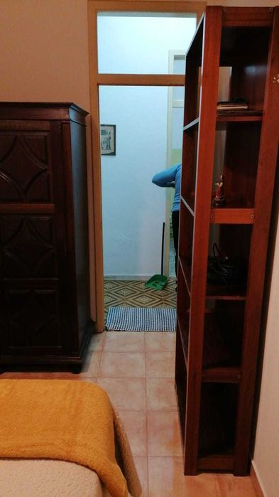 Quarto para casal e ou 2 pessoas no centro de Portimão