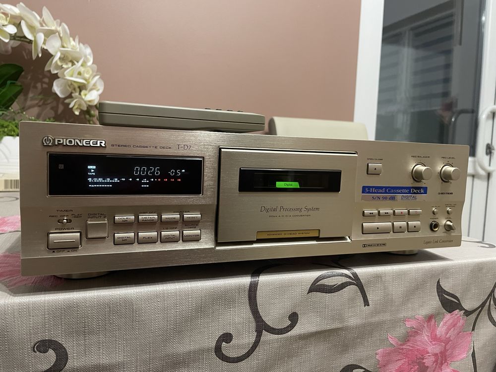 Pioneer cassette deck T-D7