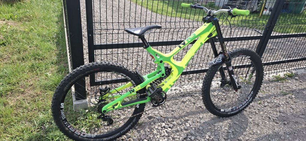 Rower Intense M16 2018 Trek Session8 Downhiil V10
Santa Cruz
