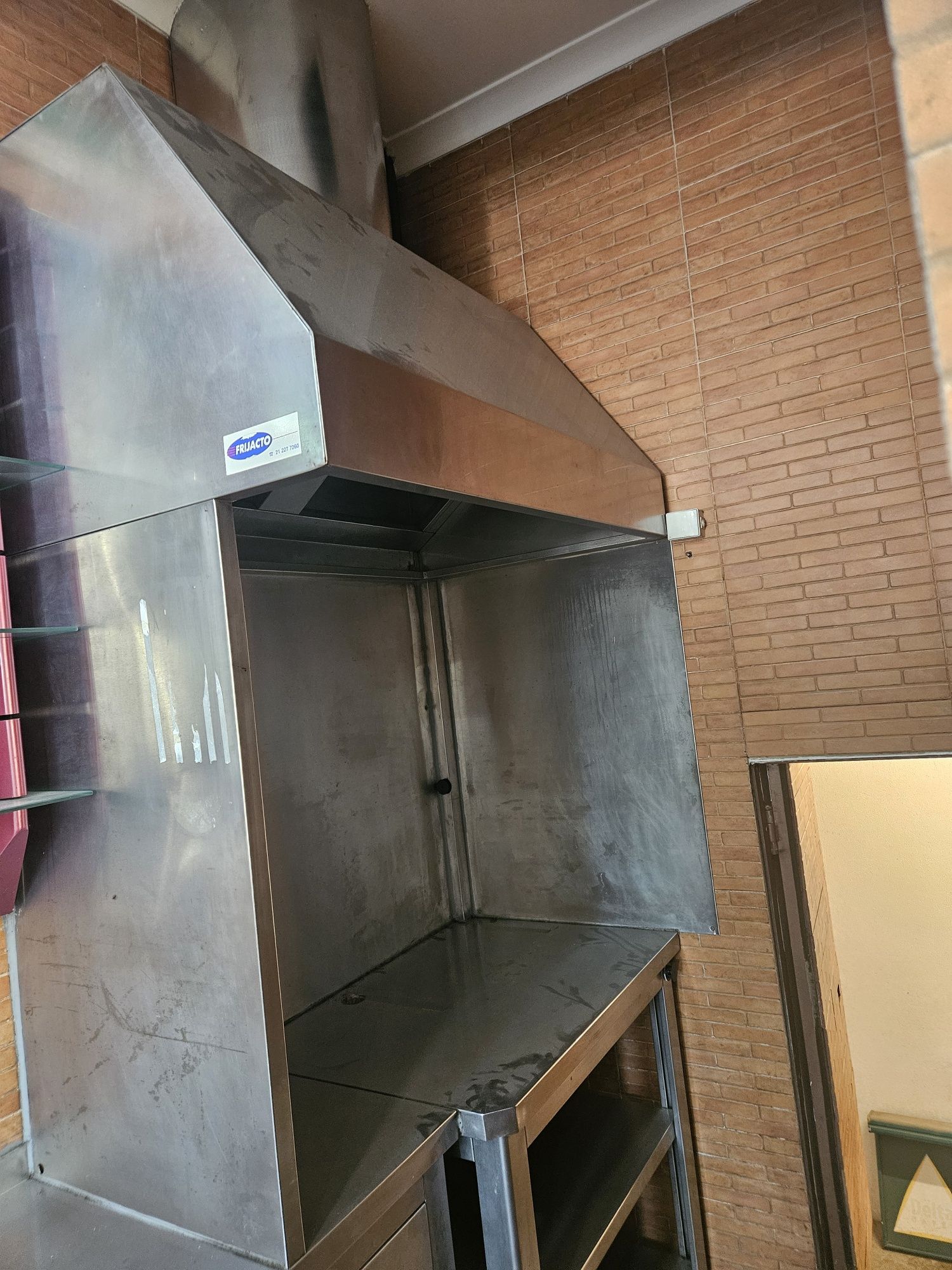 Hotte de inox com motor de extracao e conduta