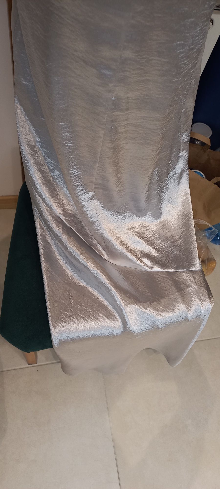 Sukienka satynowa srebrna, zjawiskowa sukienka maxi