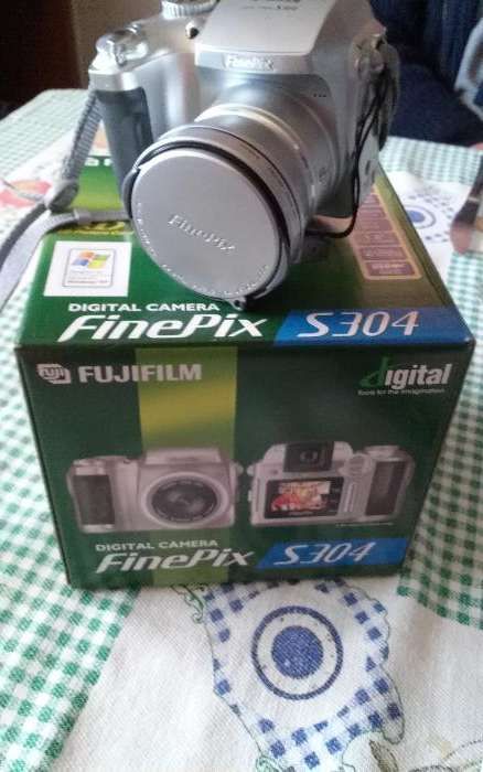 Câmara digital FujiFilm FinePix S304