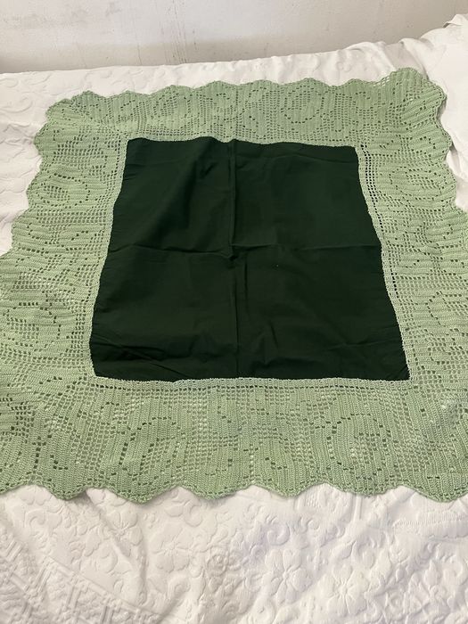 Pano de rendas rosa e verde