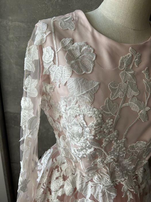 Сукня на весілля, випускний, день народження