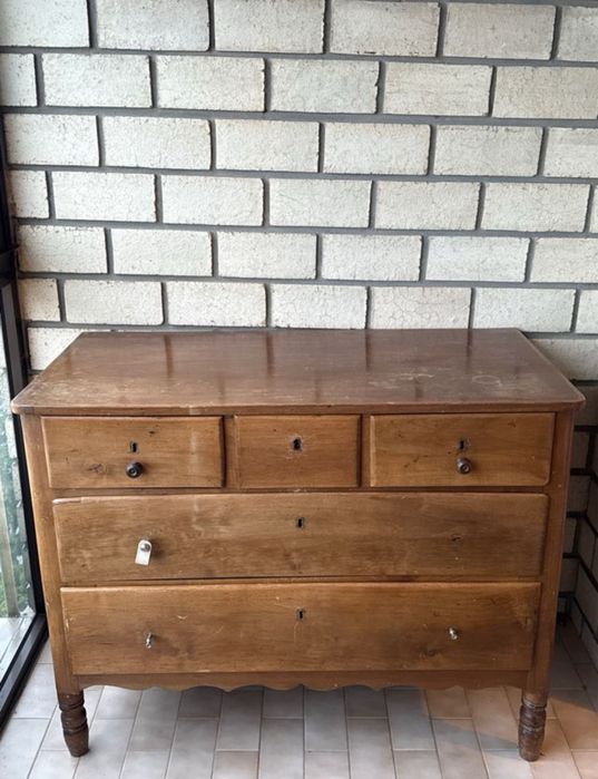 Comoda rustica em madeira