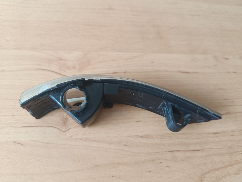 Obudowa kierunkowskazu lusterka lewego Ford Focus MK3