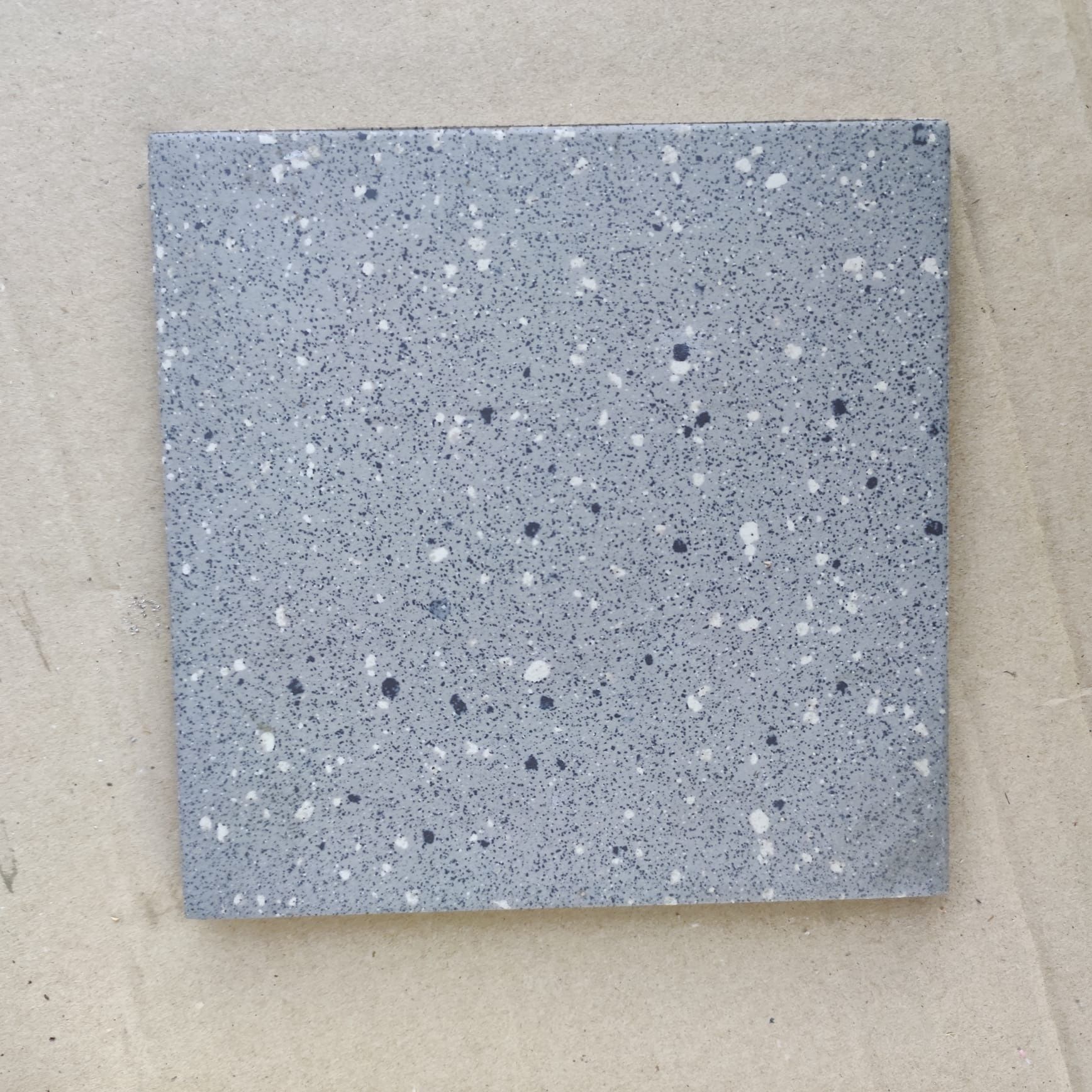 6m2 Gruby gres techniczny 20x20x1,5 cm
