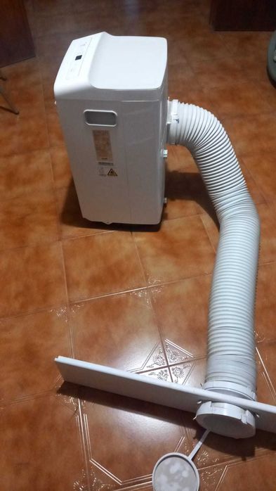 Ar Condicionado Portátil KUNFT KAC8606 – Usado, em bom estado
