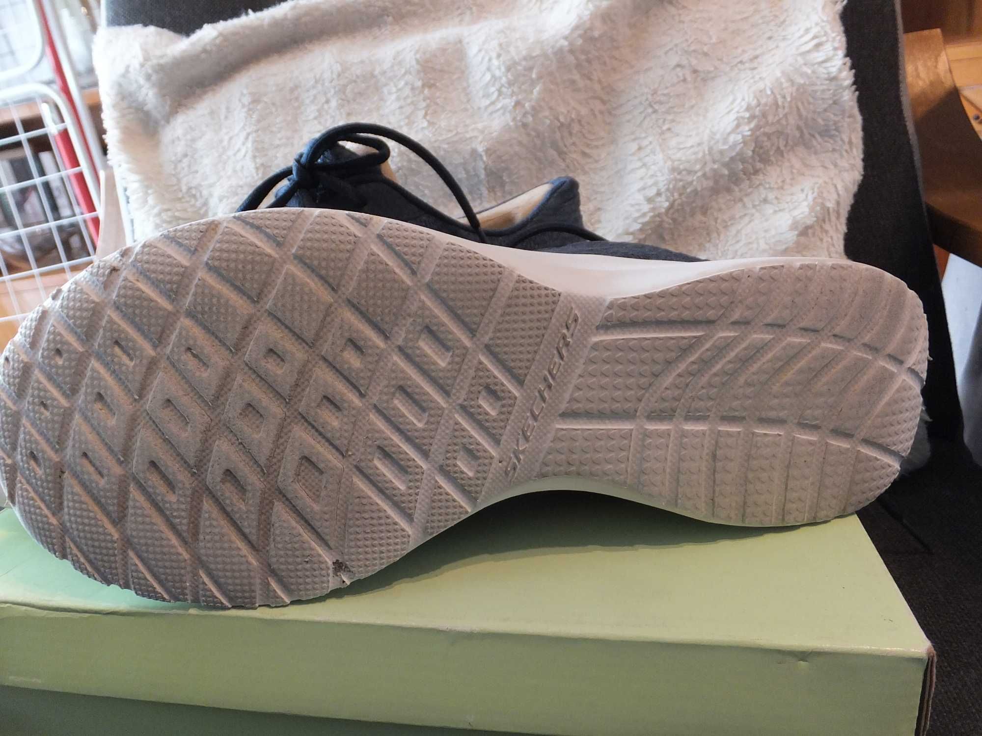 Buty Skechers Dynamight rozmiar 42