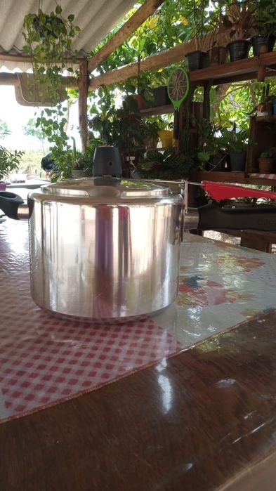 Panela de pressão brasileira