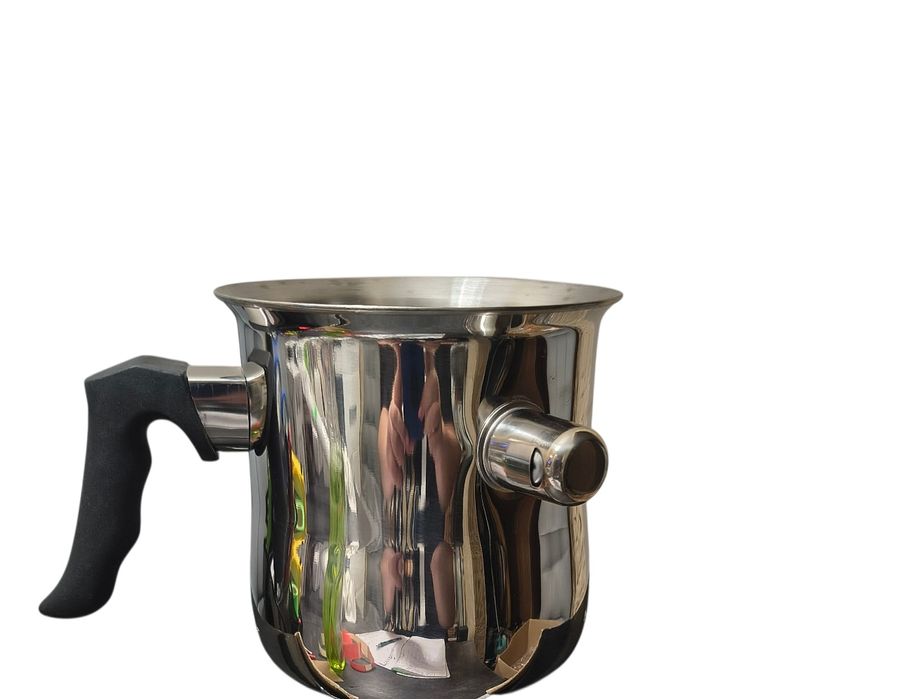 Garnek do gotowania mleka z gwizdkiem