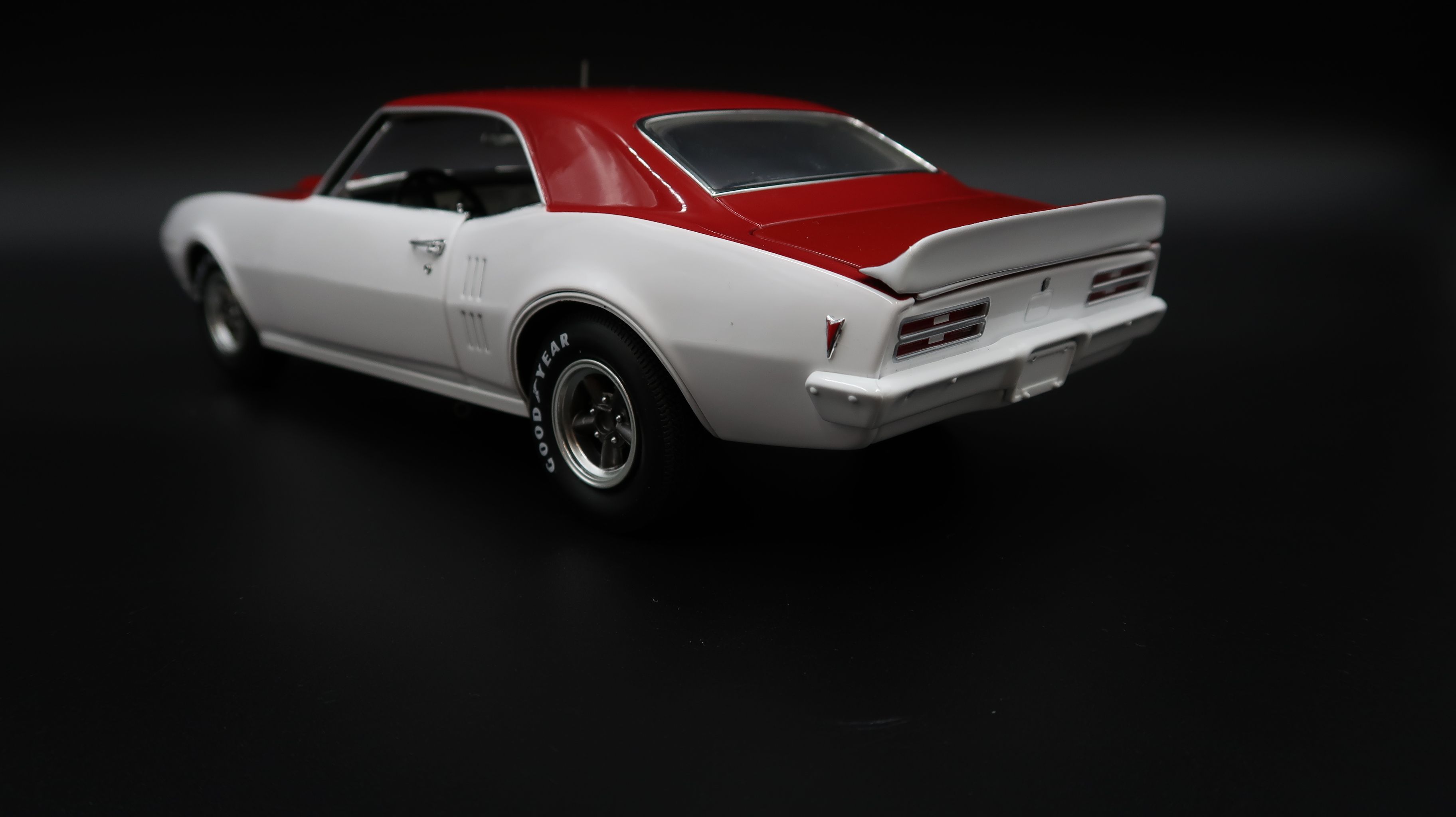 1:18 ACME 1968 Pontiac Trans AM Firebird model uszkodzony