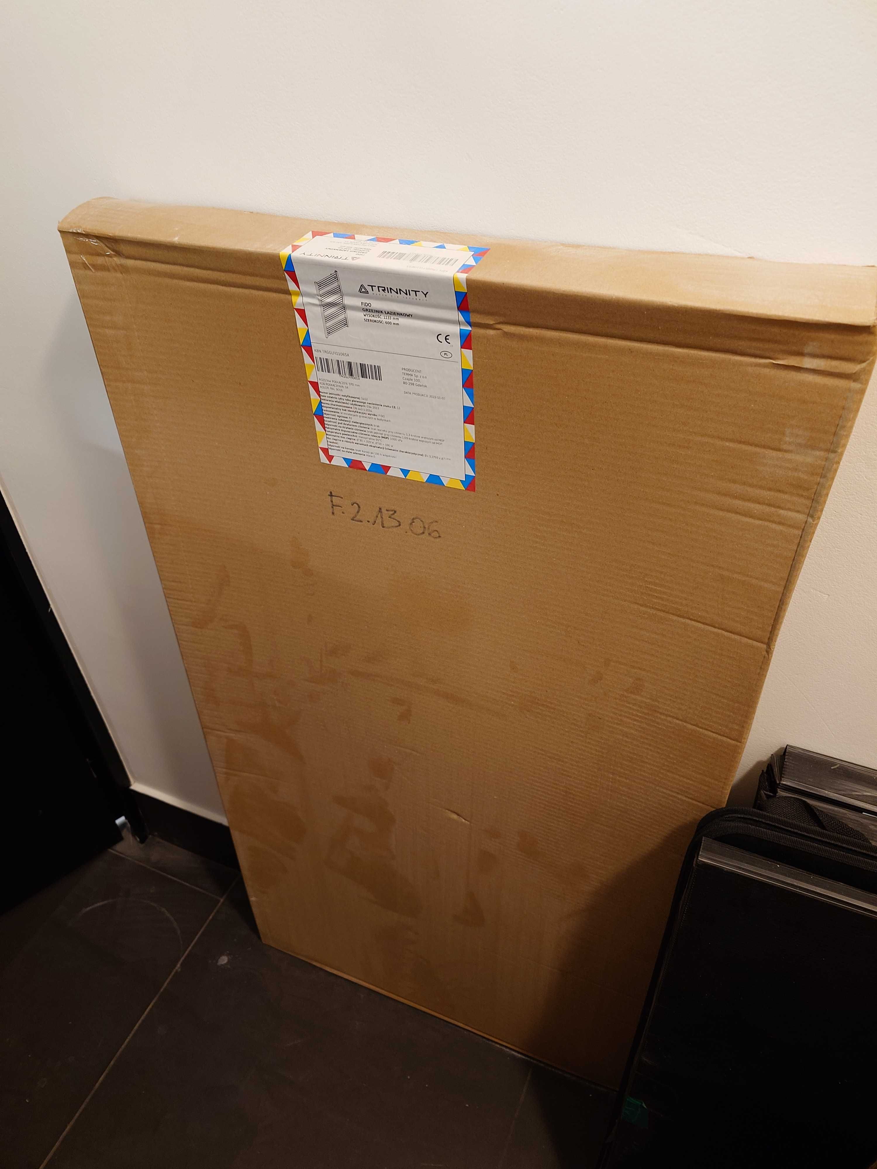 Grzejnik kaloryfer łazienkowy 1133x600 Trinnity Fido 590W Biały