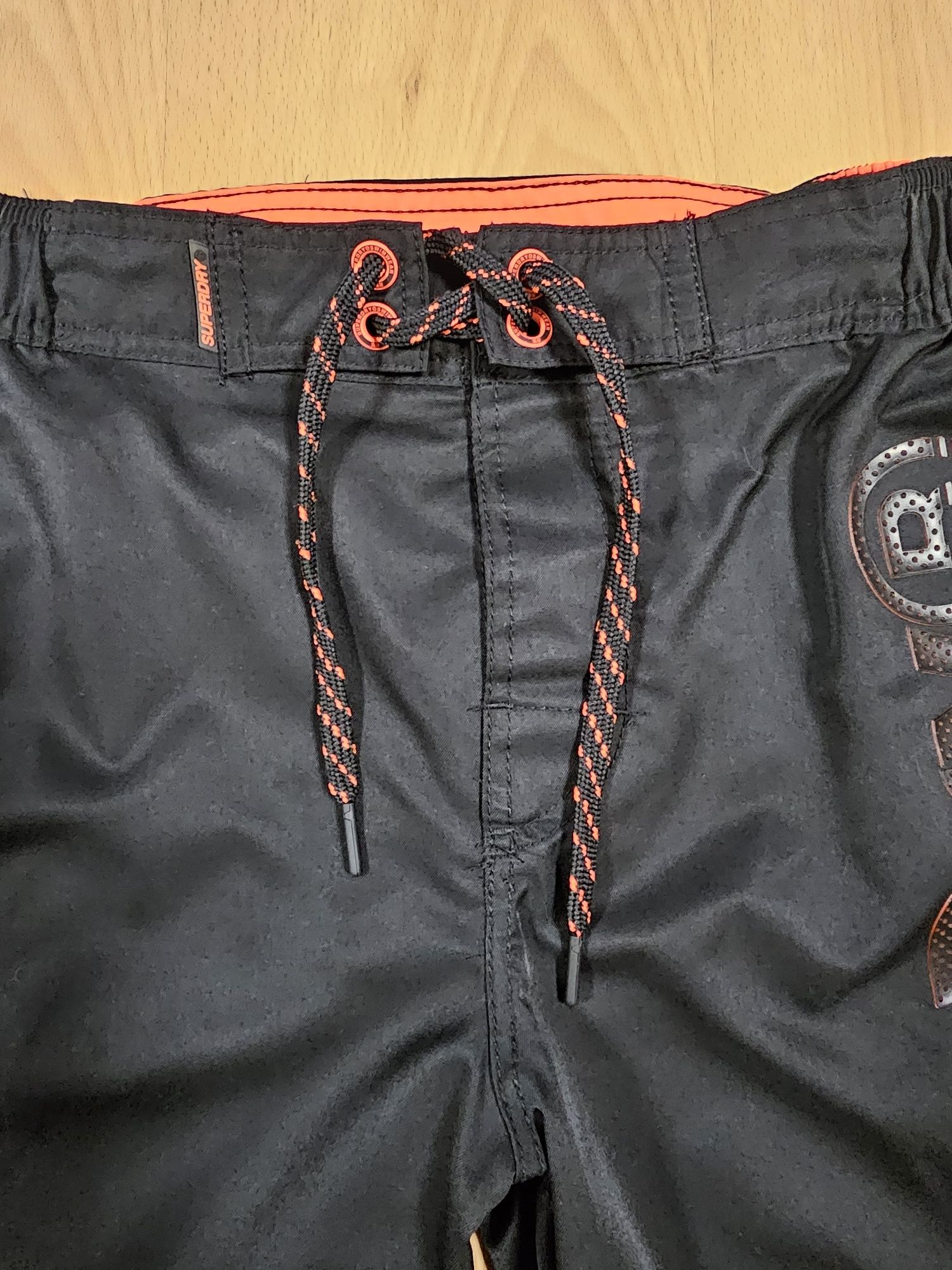 Spodenki kąpielowe SuperDry JPN roz. M plażowe ,szorty surfingowe