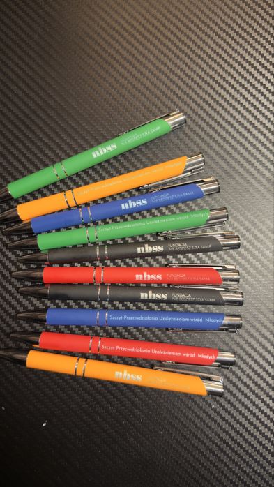 Gadzety reklamowe z grawerem lub nadrukiem kubki dlugopisy breloki