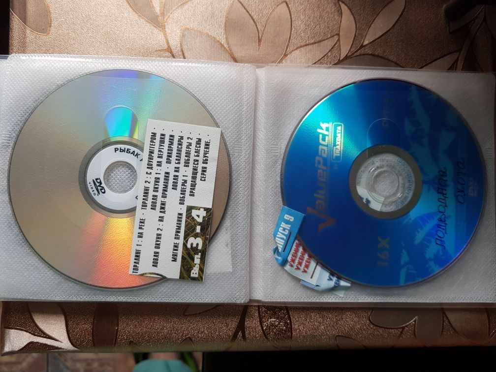 CD диски 12шт с фильмами и подставками.