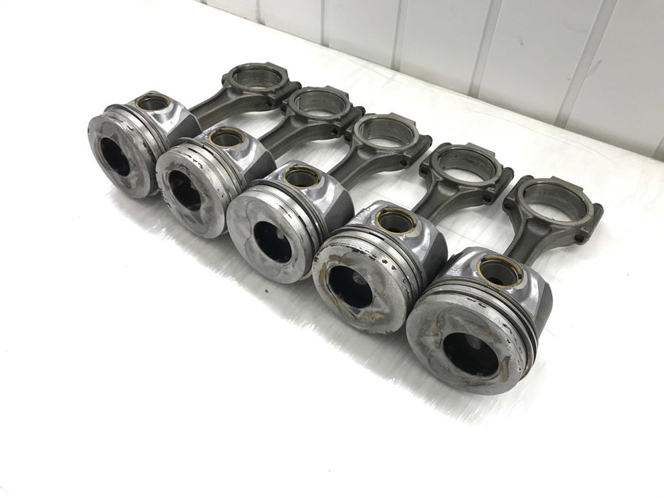 Поршень шатун BNZ 2.5 Diesel VW Transporter T5 81L113 r101